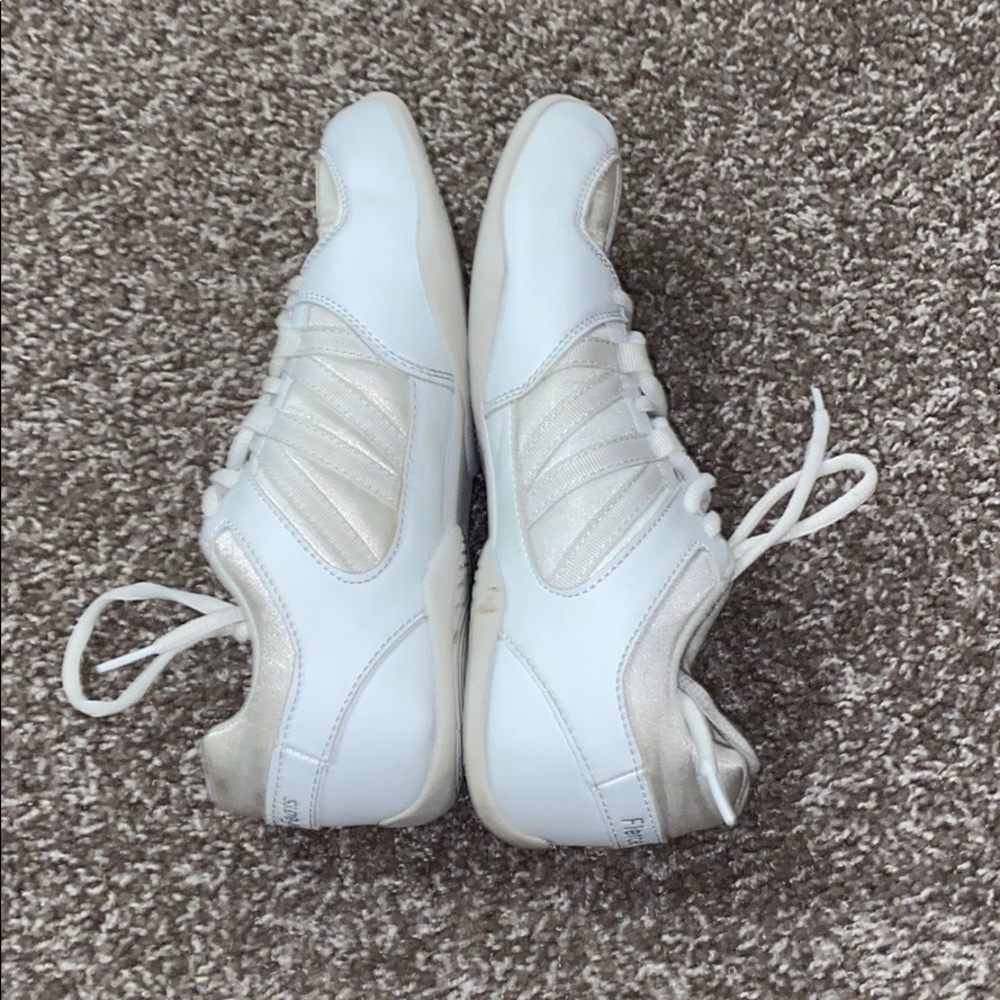 Cheerleading shoes